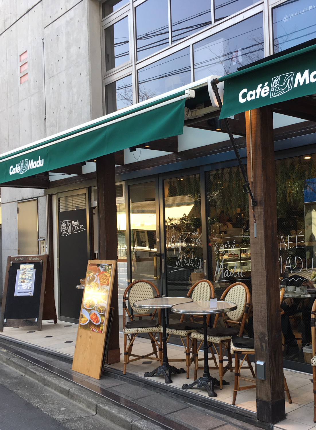 カフェ マディ 青山 店